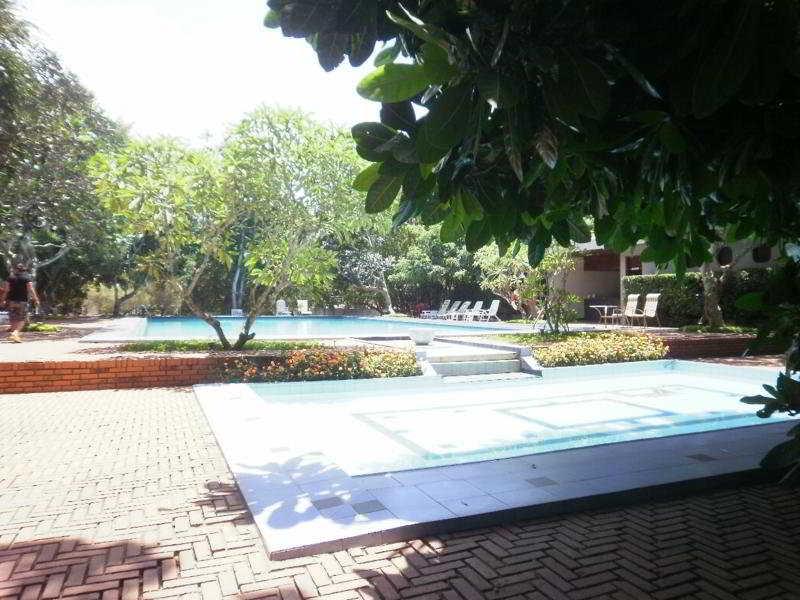Peacock Beach Hotel Hambantota Exterior photo