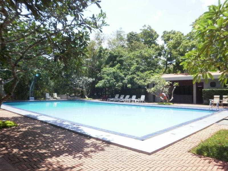 Peacock Beach Hotel Hambantota Exterior photo
