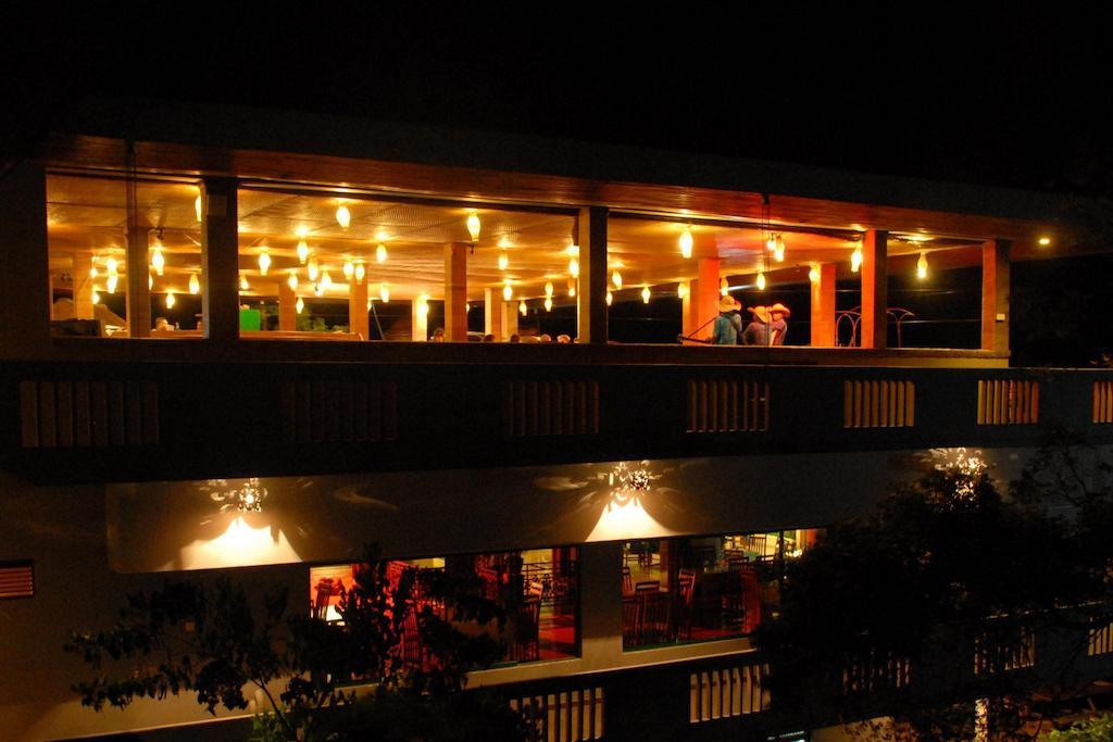 Peacock Beach Hotel Hambantota Exterior photo