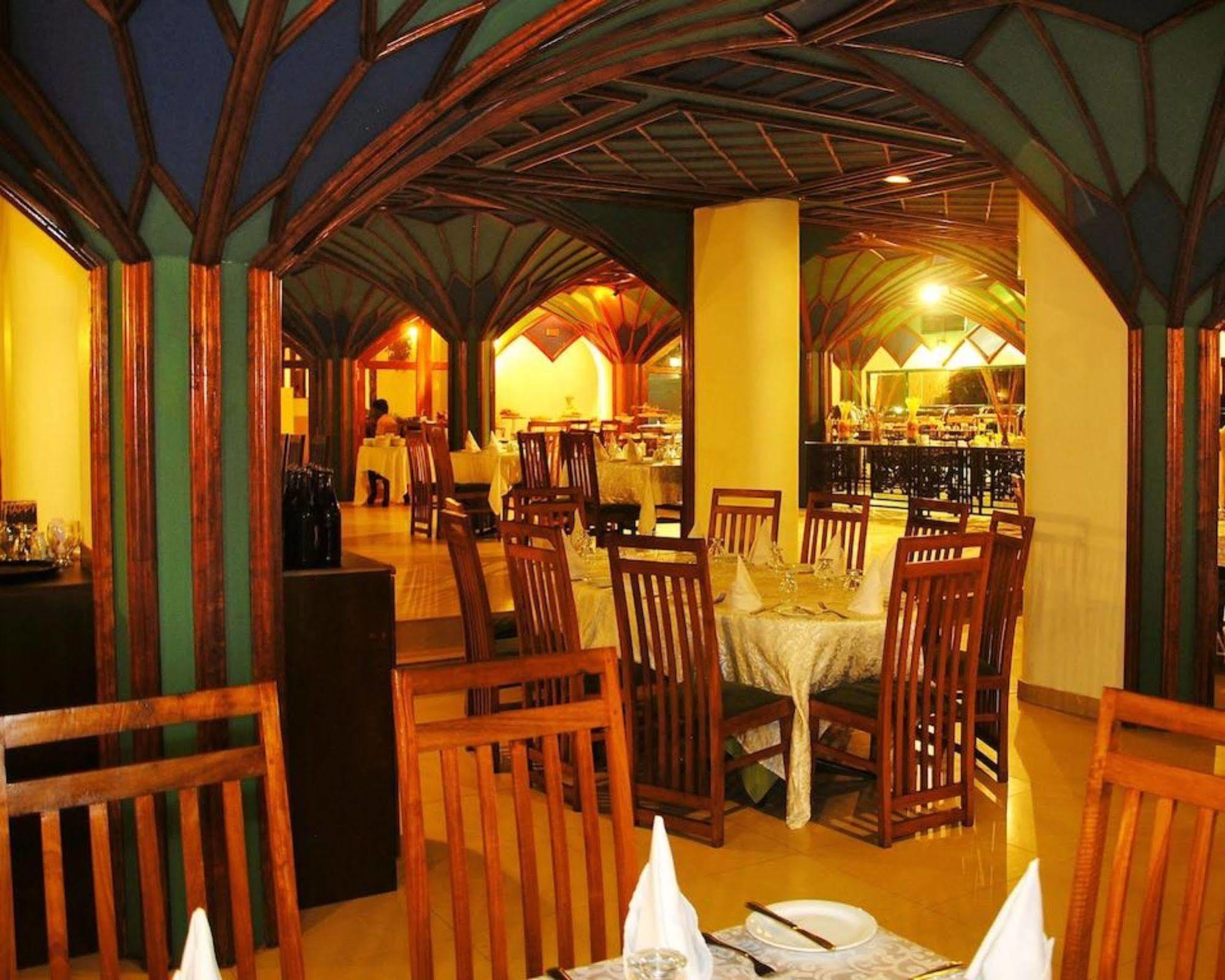 Peacock Beach Hotel Hambantota Exterior photo