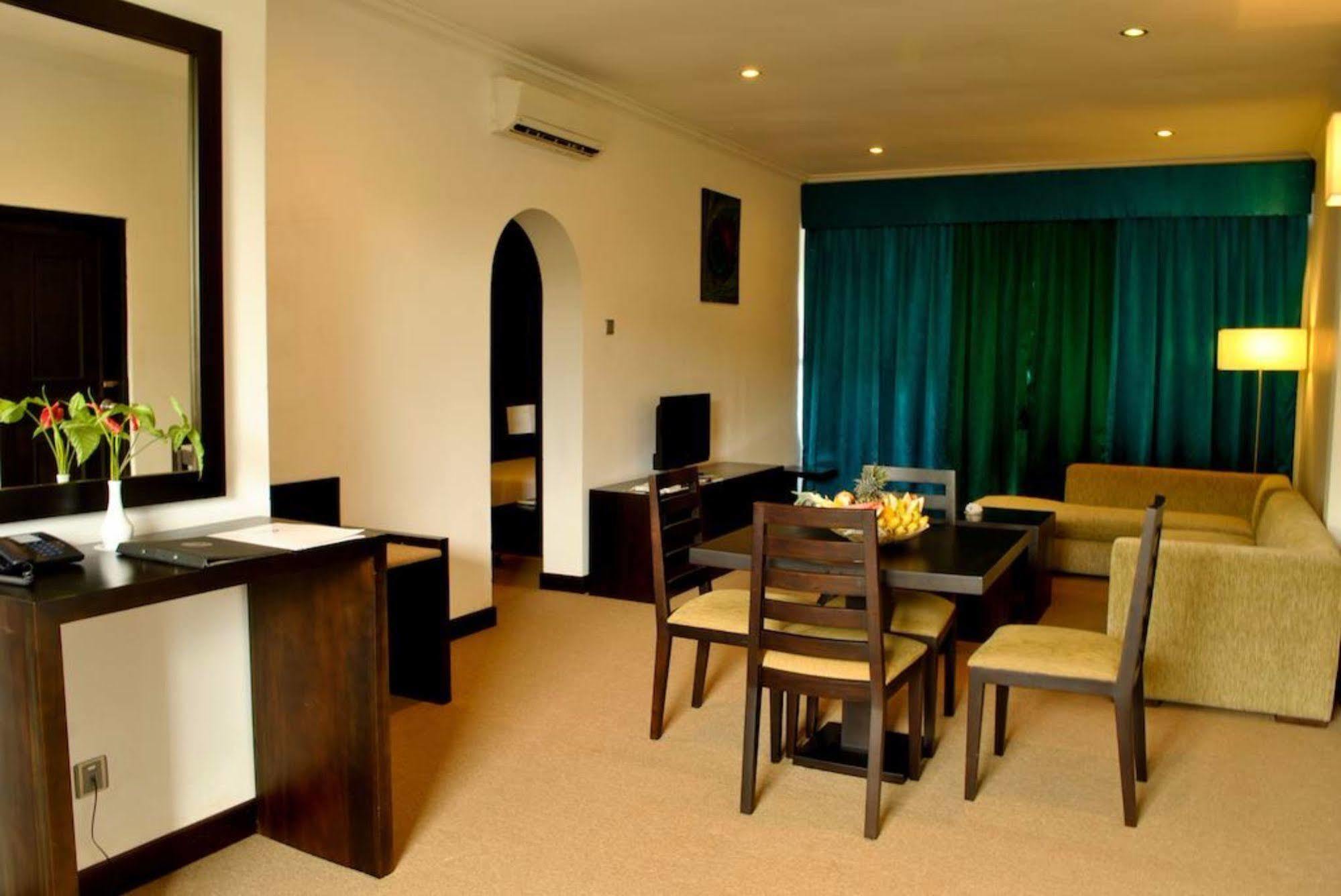 Peacock Beach Hotel Hambantota Exterior photo