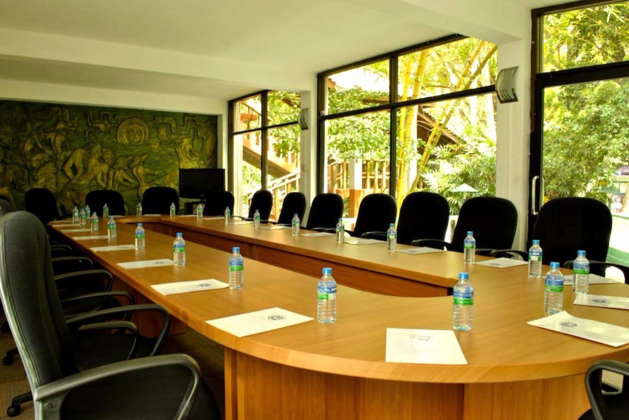 Peacock Beach Hotel Hambantota Exterior photo