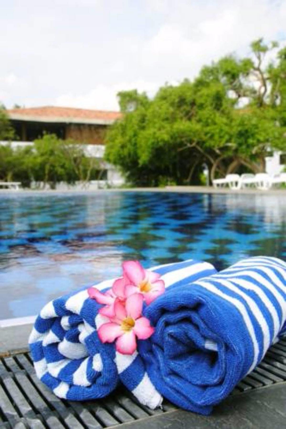 Peacock Beach Hotel Hambantota Exterior photo