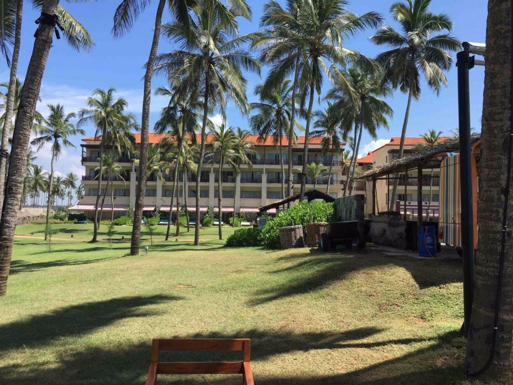 Peacock Beach Hotel Hambantota Exterior photo