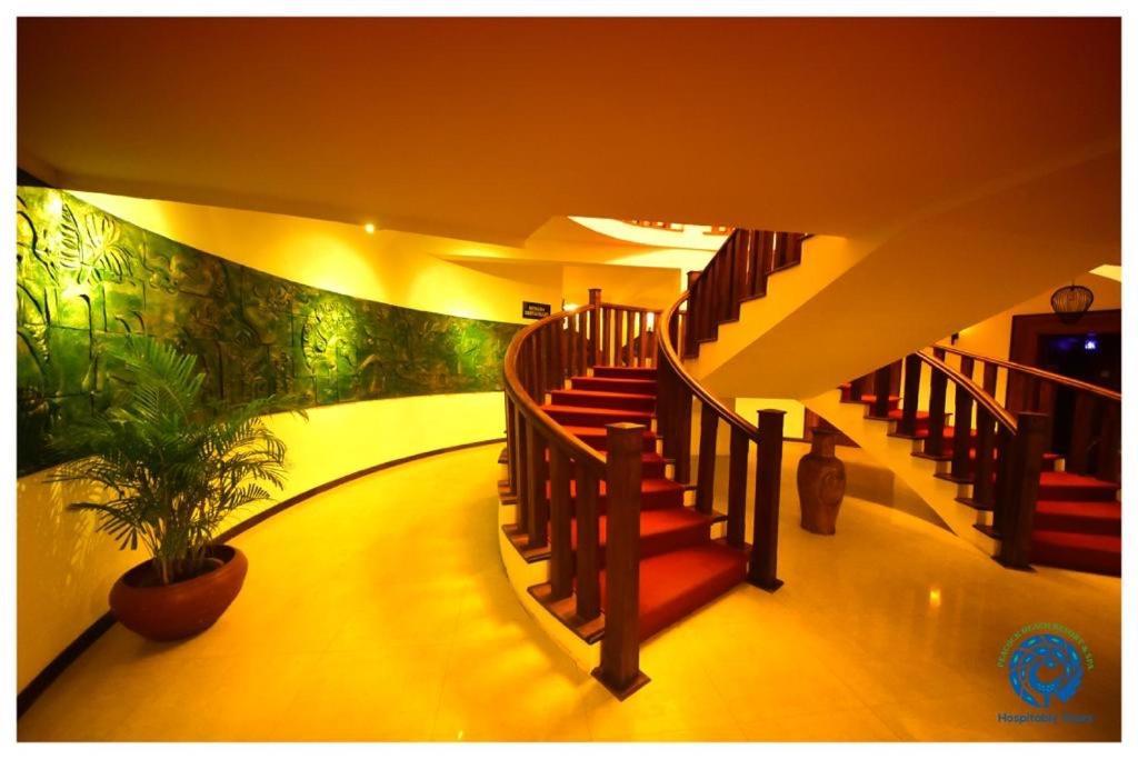 Peacock Beach Hotel Hambantota Exterior photo