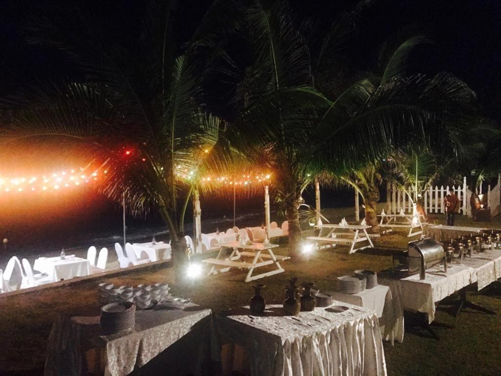 Peacock Beach Hotel Hambantota Exterior photo